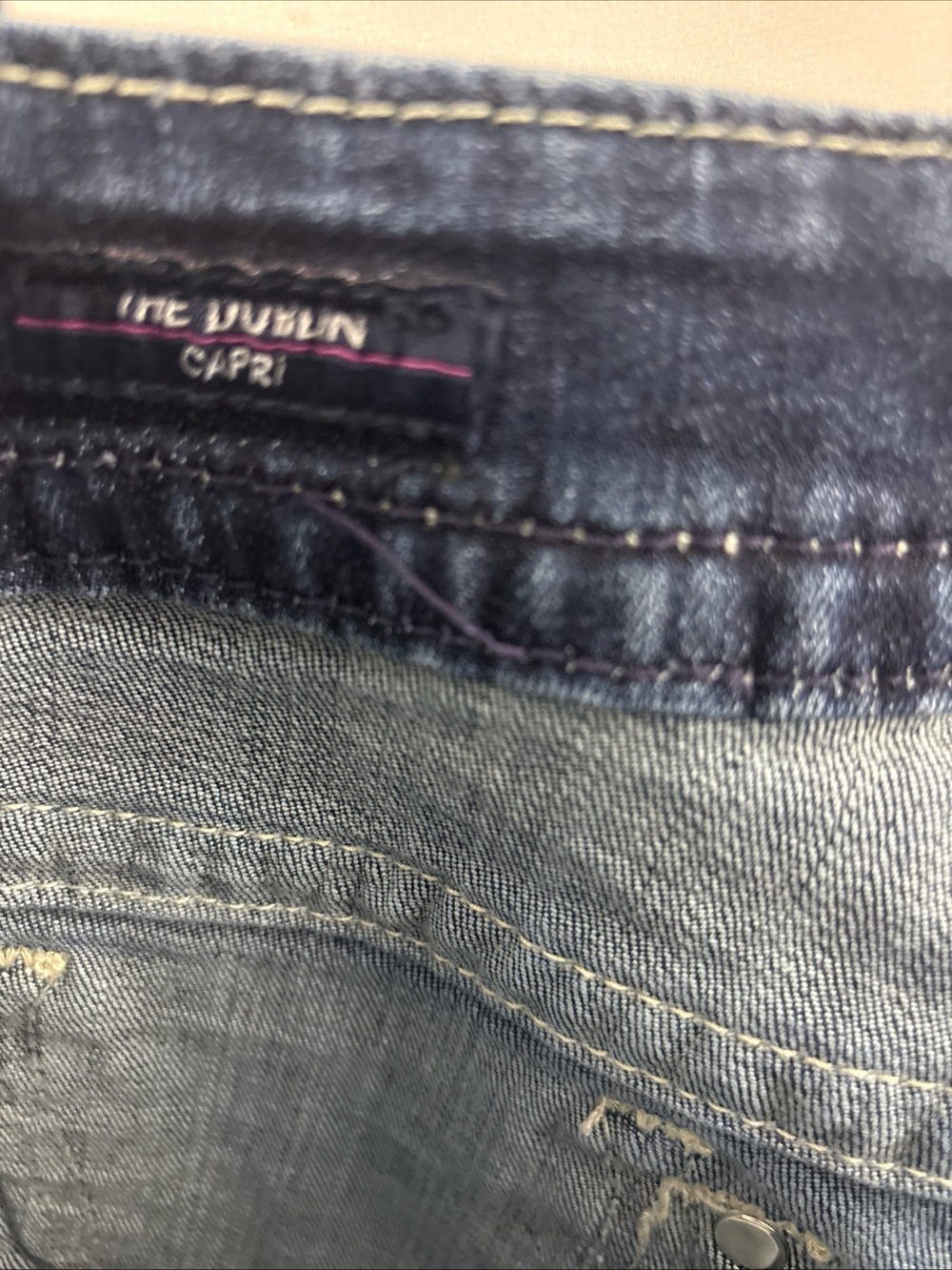 Vigoss The Dublin Capri Women’s Size 7/8 Length 23 Distressed Jeans - Picture 9 of 10